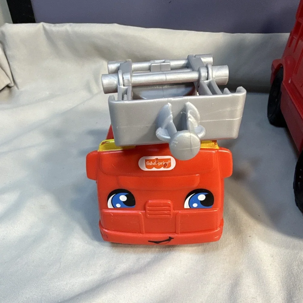 Fisher-Price Little People Fire Truck & Ladder Truck w/ 2 Figures M0127 2012